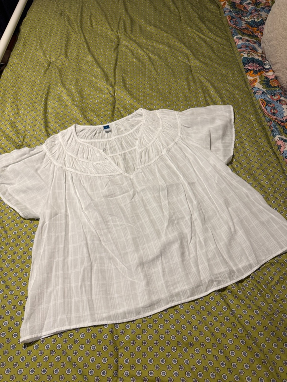 Old Navy White Flutter-Sleeve Peasant Blouse